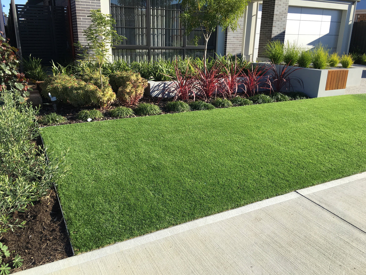 Garden edging: What to look for and why we use Hedge